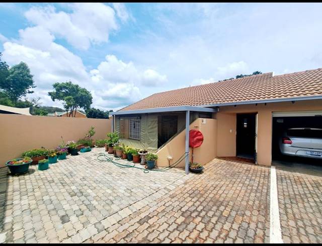 2 BEDROOM PROPERTY TO RENT IN DIE HOEWES